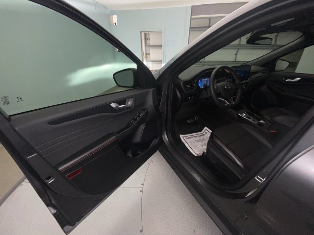 Used 2024 Ford Escape ST-Line w/ Tech Pack #1 FWD image 11