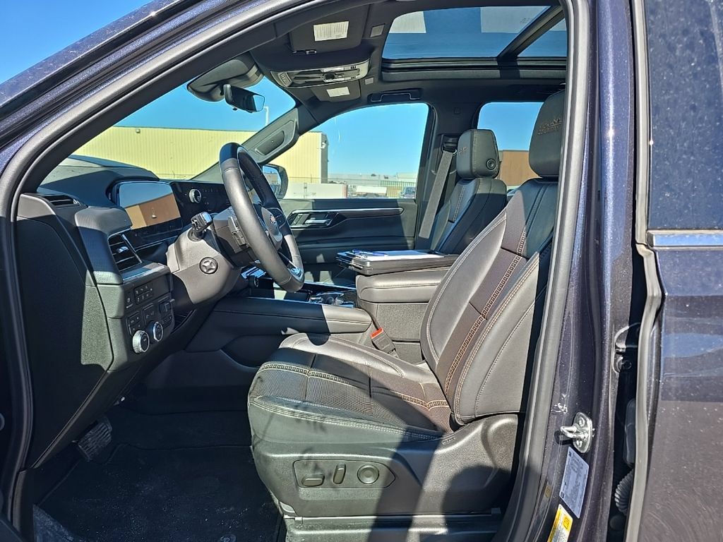 Used 2025 Chevrolet Suburban High Country w/ Sun And Tow Package AWD/4WD image 14