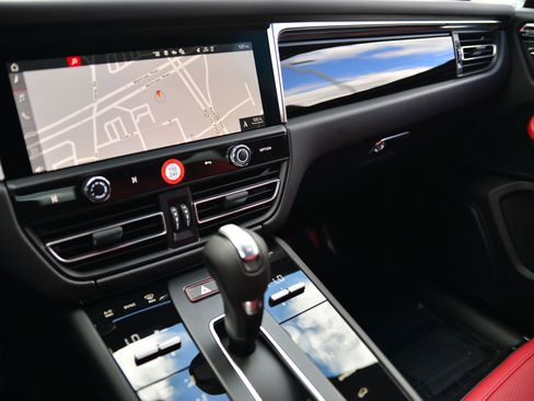 Used 2026 Porsche Macan image 30