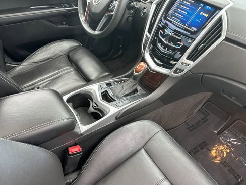 Used 2014 Cadillac SRX Luxury image 16