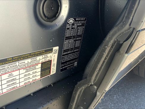 New 2026 Land Rover Range Rover Velar Dynamic SE image 18