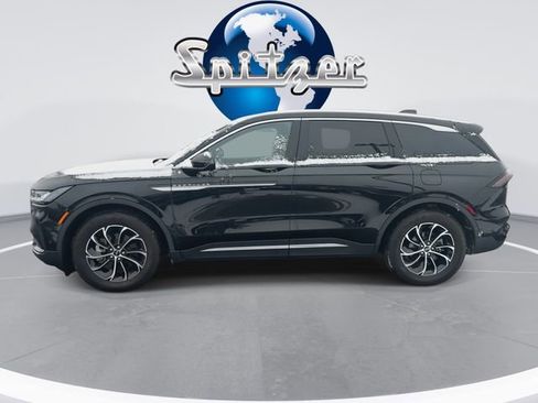 Used 2024 Lincoln Nautilus Premier image 6