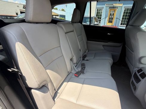 Used 2017 Honda Pilot Touring image 32