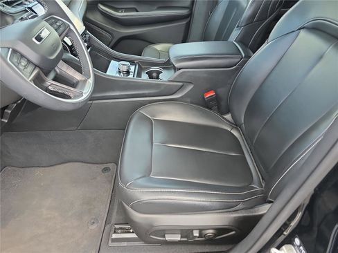 Used 2024 Jeep Grand Cherokee Limited w/ Black Appearance Package AWD/4WD image 22