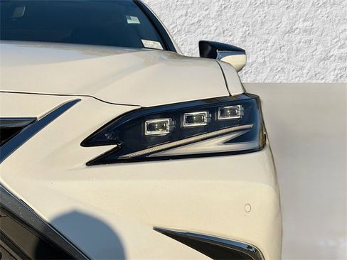 Used 2022 Lexus ES 350 Ultra Luxury image 9
