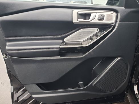 Used 2023 Ford Explorer Platinum w/ Technology Package image 11