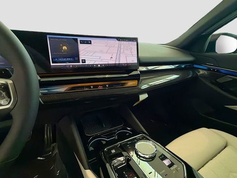 New 2026 BMW 540i xDrive w/ Executive Package image 27