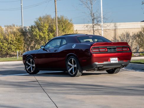 Used 2019 Dodge Challenger R/T w/ Driver Convenience Group image 3