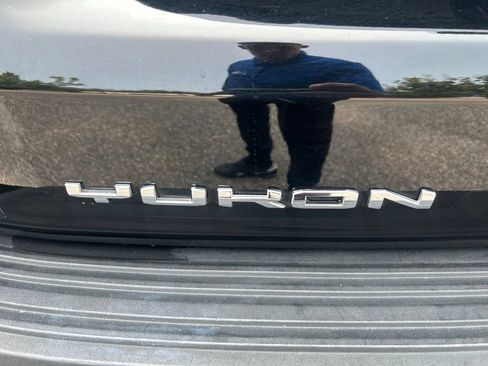 Used 2024 GMC Yukon SLT RWD image 11