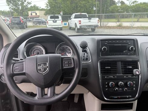 Used 2017 Dodge Grand Caravan SE w/ Power Window Group FWD image 9