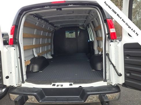 Used 2024 Chevrolet Express 2500 w/ Driver Convenience Package image 7