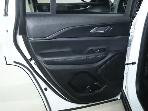 Used 2023 Jeep Grand Cherokee Altitude AWD/4WD image 13