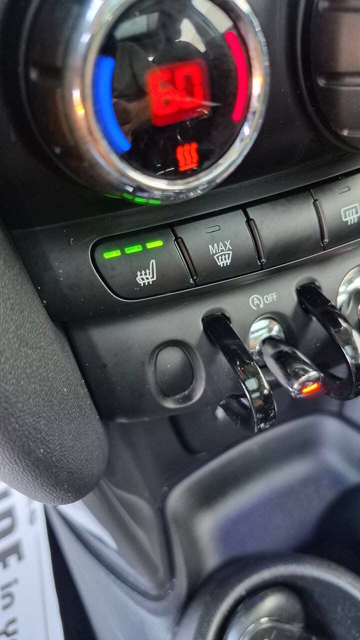 Used 2015 MINI Cooper 4-Door Hardtop FWD image 33