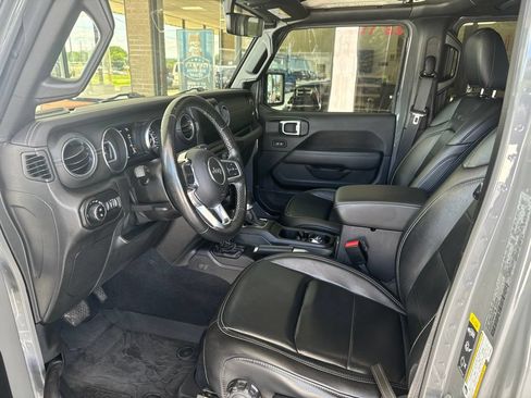 Used 2021 Jeep Gladiator Overland AWD/4WD image 8