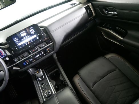 Used 2024 Nissan Pathfinder Platinum w/ Lighting Package (N93) AWD/4WD image 11