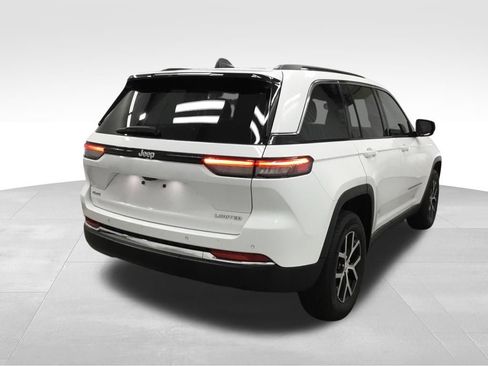 Used 2024 Jeep Grand Cherokee Limited w/ Trailer Tow Package AWD/4WD image 16