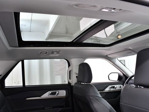 New 2025 Ford Explorer Active w/ Active Comfort Package image 18