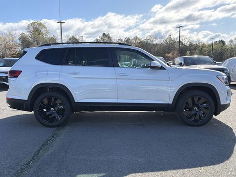 New 2026 Volkswagen Atlas SE FWD image 6