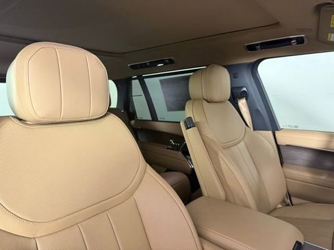 New 2025 Land Rover Range Rover Long Wheelbase SE image 38