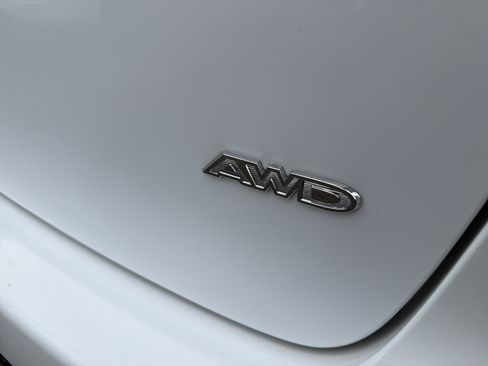 Used 2023 Chrysler Pacifica Touring-L AWD/4WD image 7