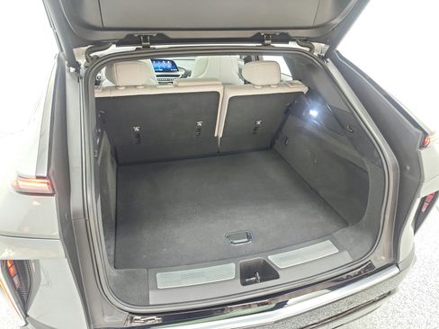 Used 2024 Cadillac Lyriq Luxury RWD image 30
