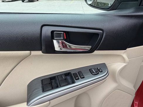 Used 2012 Toyota Camry XLE w/ Convenience Pkg FWD image 18
