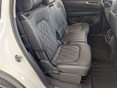 Used 2024 Volkswagen Atlas SEL Premium R-Line AWD/4WD image 21