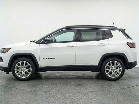 Used 2025 Jeep Compass Limited image 4