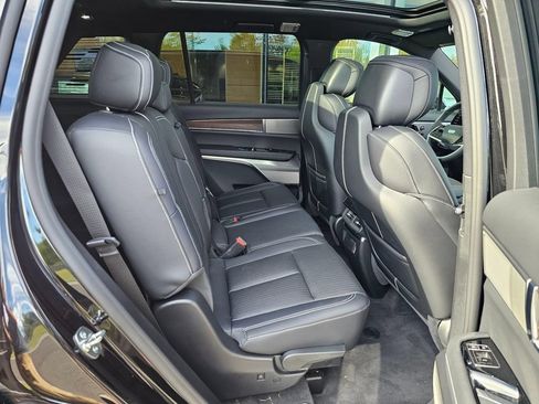 Used 2026 Cadillac Vistiq Sport AWD/4WD image 12