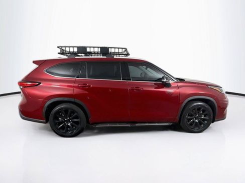 Used 2022 Toyota Highlander XLE FWD image 5
