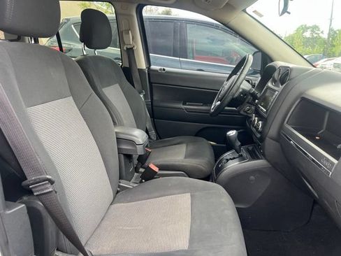 Used 2011 Jeep Compass Latitude AWD/4WD image 13