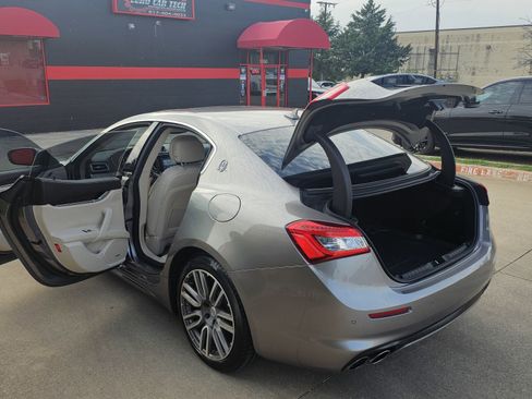 Used 2018 Maserati Ghibli GranLusso image 19