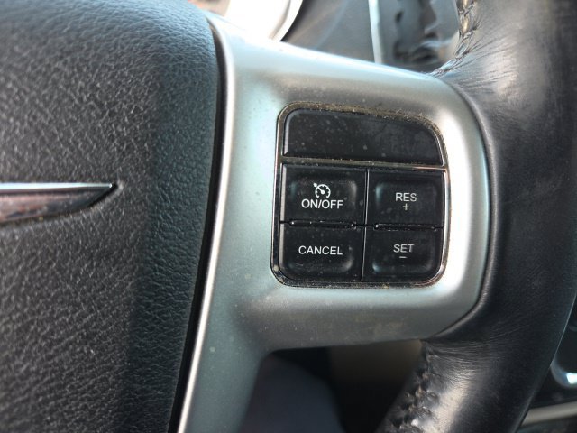 Used 2015 Chrysler Town & Country Touring FWD image 5