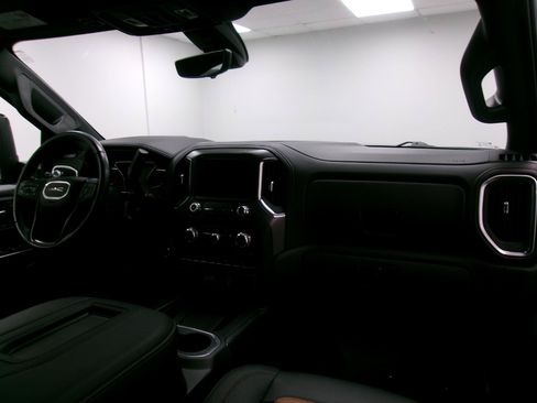 Used 2021 GMC Sierra 2500 AT4 w/ AT4 Premium Plus Package AWD/4WD image 3
