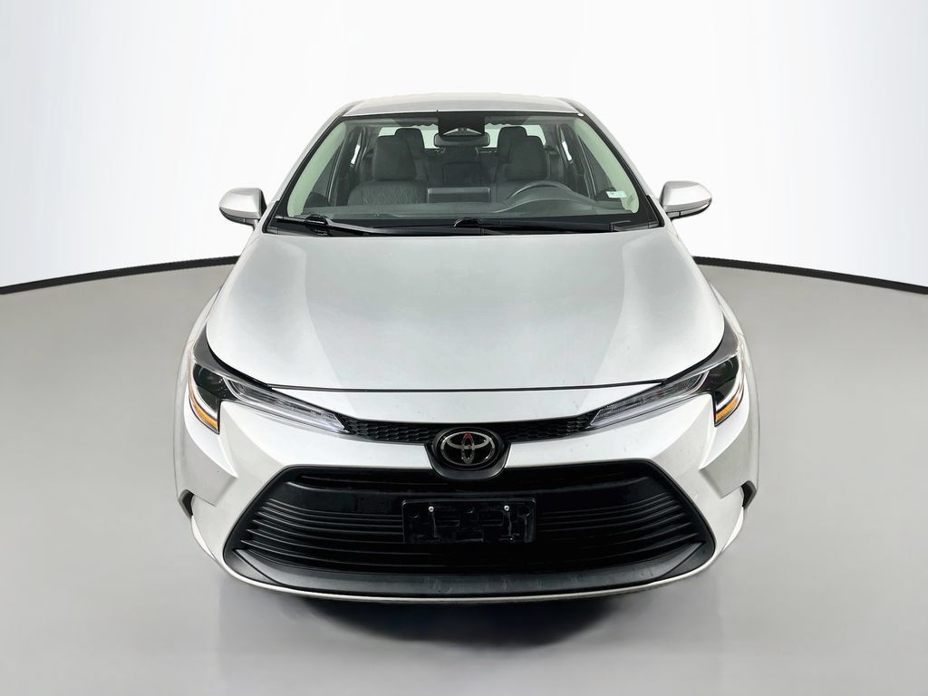 Used 2025 Toyota Corolla LE FWD image 3