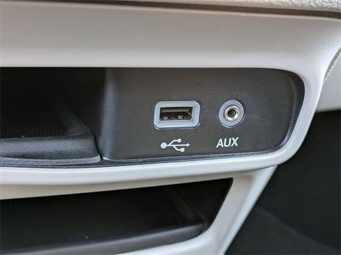 Used 2020 Chrysler Pacifica Touring image 22