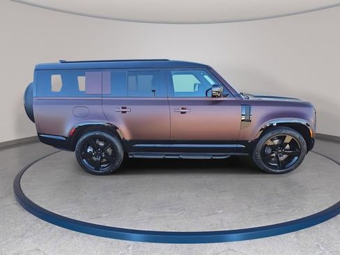 New 2026 Land Rover Defender 130 X-Dynamic SE image 4