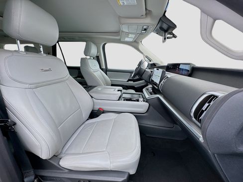 Used 2025 Ford Expedition Platinum AWD/4WD image 22
