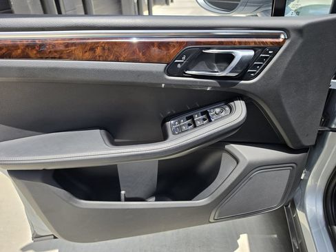 Certified 2023 Porsche Macan AWD/4WD image 19