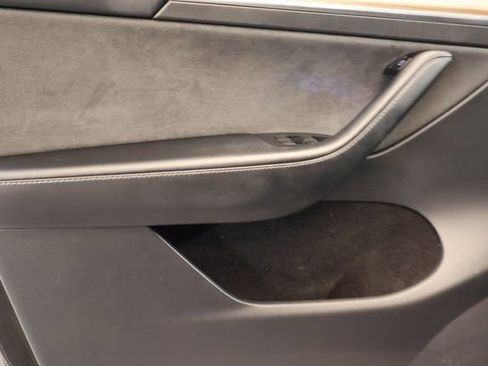 Used 2023 Tesla Model Y Performance image 9