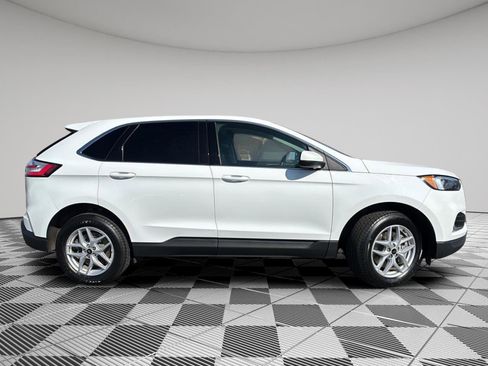 Used 2024 Ford Edge SEL w/ Convenience Package image 6