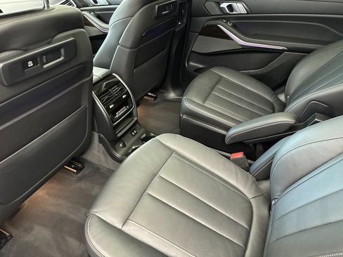 Used 2019 BMW X7 xDrive50i w/ Premium Package AWD/4WD image 11