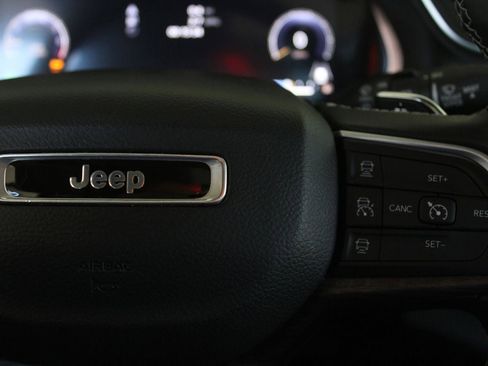 Used 2022 Jeep Grand Cherokee L Limited w/ Luxury Tech Group II AWD/4WD image 32