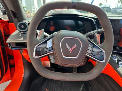 Used 2025 Chevrolet Corvette Stingray Premium Conv w/ Z51 Performance Package RWD image 13