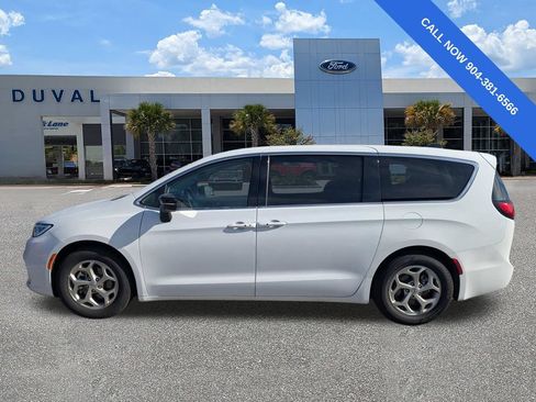 Used 2024 Chrysler Pacifica Limited FWD image 7