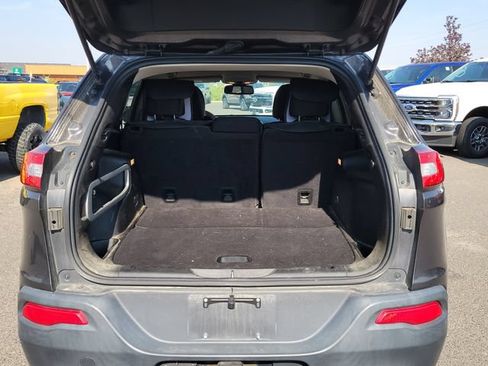 Used 2014 Jeep Cherokee Latitude w/ Trailer Tow Group AWD/4WD image 13