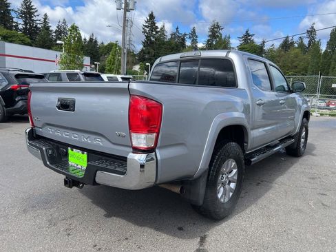 Used 2016 Toyota Tacoma SR5 w/ SR5 Appearance Package (SN) AWD/4WD image 4