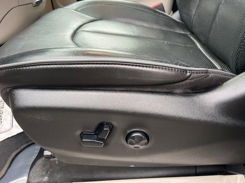 Used 2020 Chrysler Pacifica Limited image 27