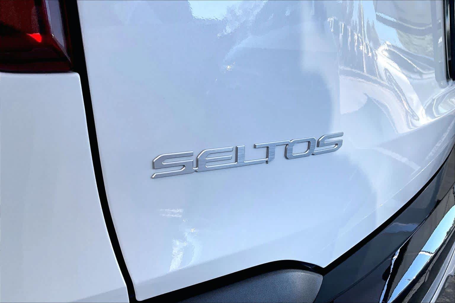 Used 2026 Kia Seltos EX FWD image 31