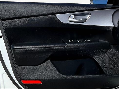 Used 2024 Kia Forte LXS w/ LXS Technology Package image 18